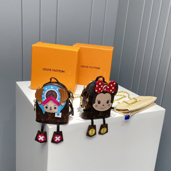 l0*is V*t0n bag charm