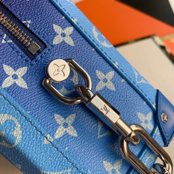 l0*is V*t0n soft trunk