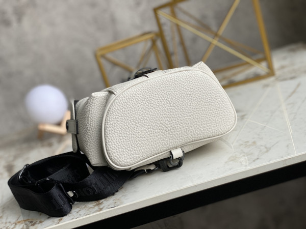 l0*is V*t0n christopher xs