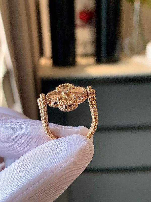 V*N CL*F & arpels  perlée reversible ring