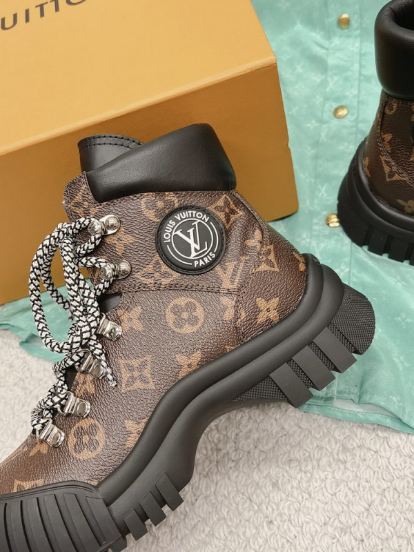 l0*is V*t0n ruby flat ranger