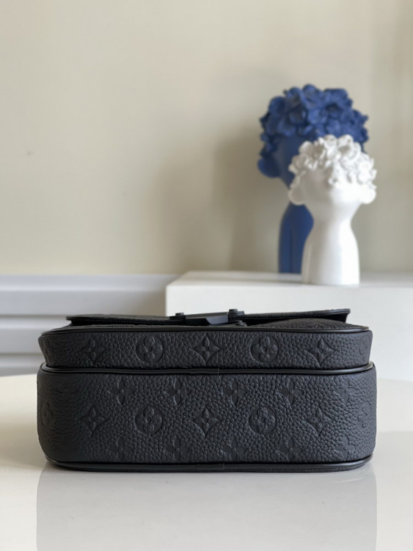 l0*is V*t0n s lock messenger