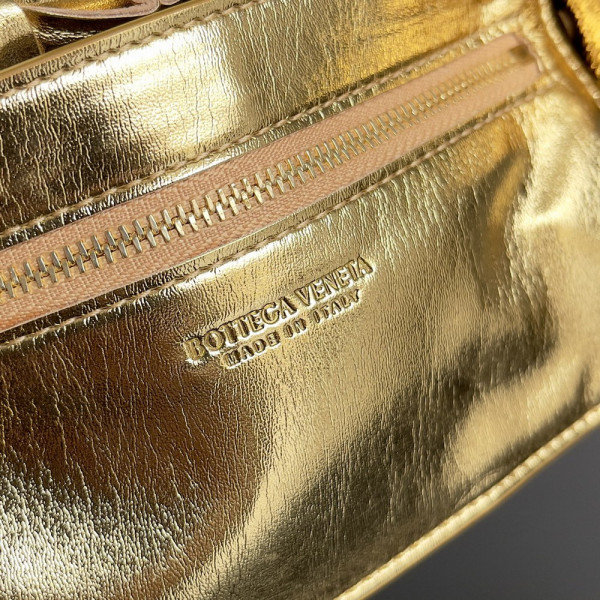 bo*te*ga Ve*ne*ta cassette