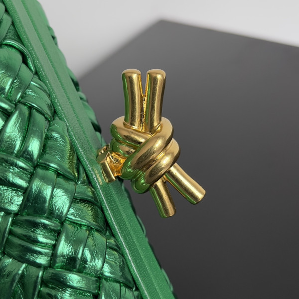 bo*te*ga Ve*ne*ta knot minaudiere