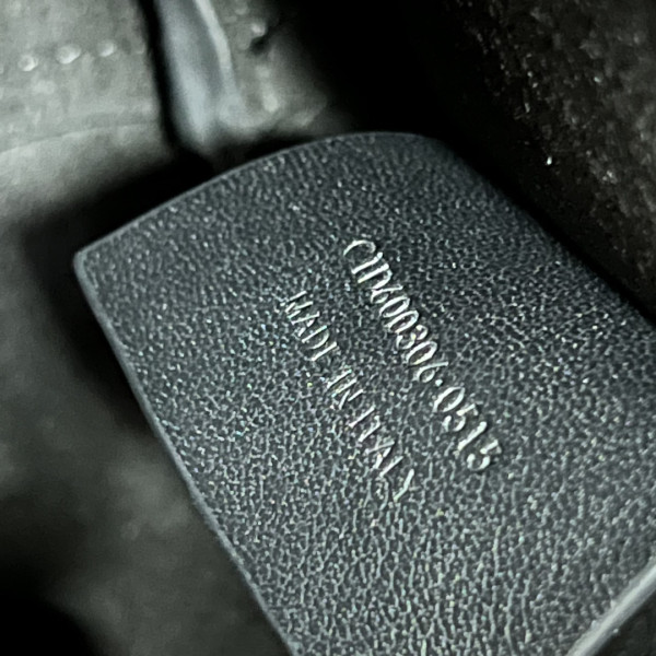 y*l shopping Sa**t Lau*nt leather