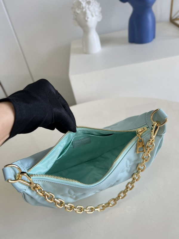 l0*is V*t0n over the moon