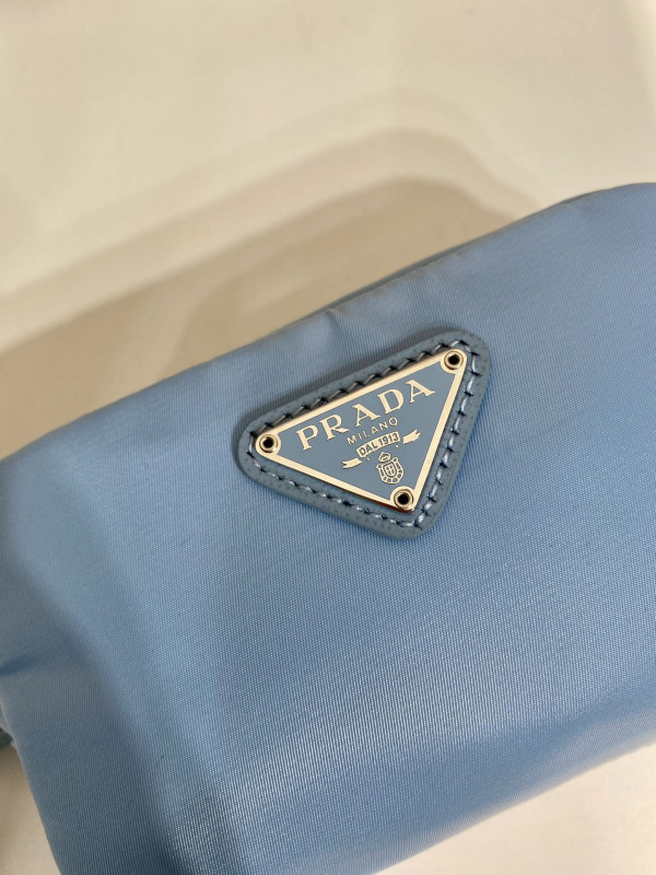 Pra*a re-nylon necessaire