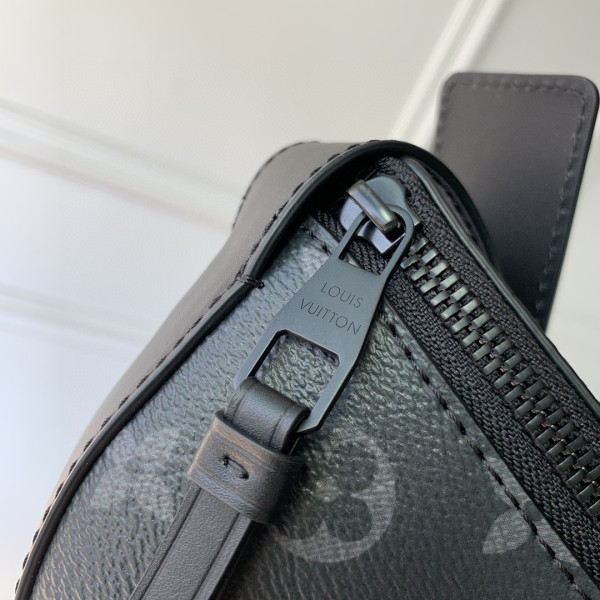 l0*is V*t0n moon crossbody