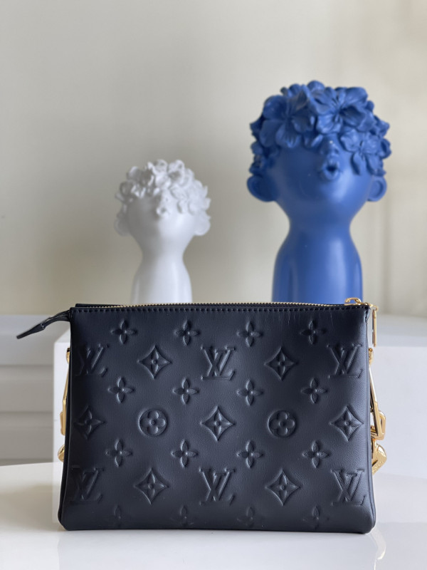 l0*is V*t0n coussin bb