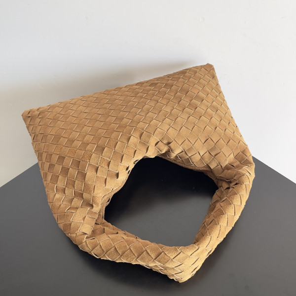 bo*te*ga Ve*ne*ta small hop