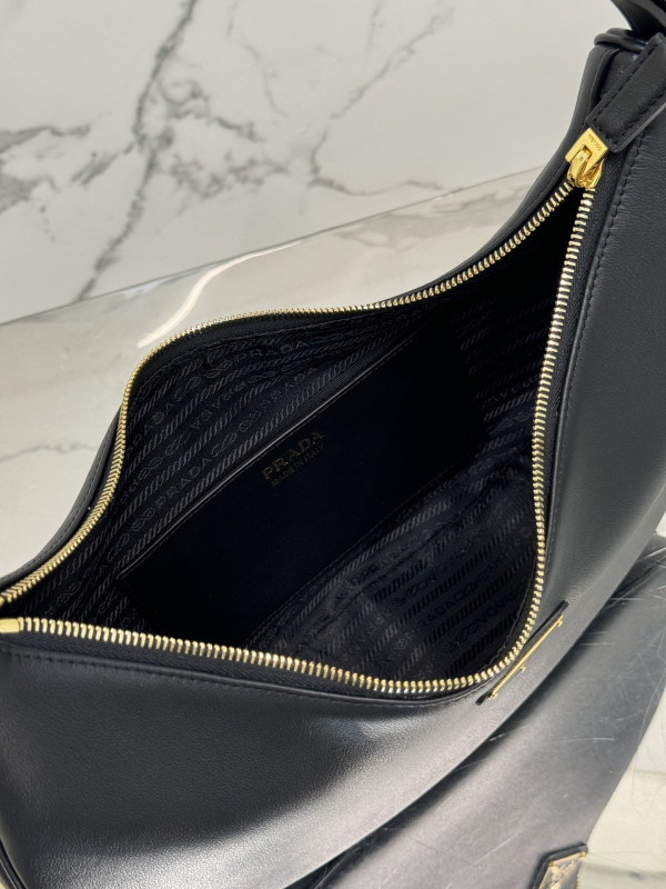 Pra*a arqué leather shoulder bag-35*22.5*8cm