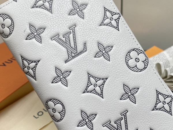 l0*is V*t0n brazza wallet-10*19*2cm