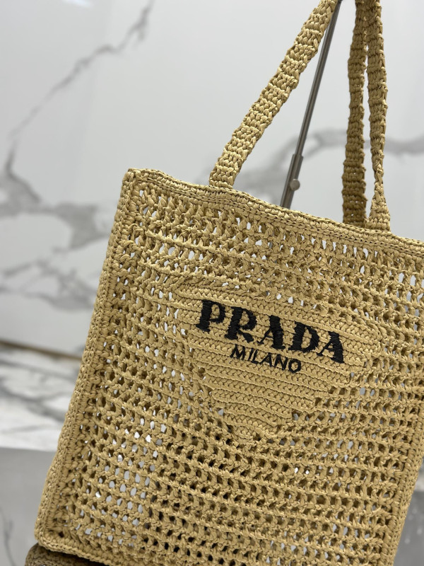 Pra*a crochet tote bag