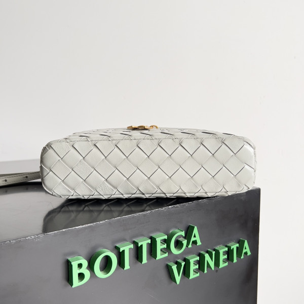 bo*te*ga Ve*ne*ta  vanity case crossbody bag