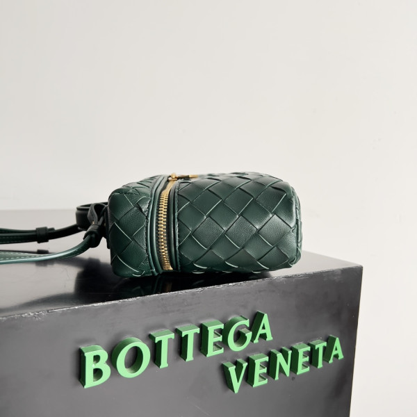 bo*te*ga Ve*ne*ta  vanity case crossbody bag