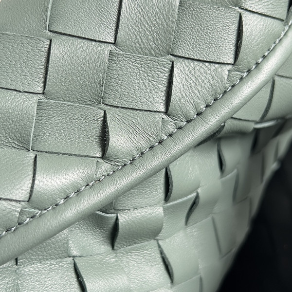 bo*te*ga Ve*ne*ta small hop