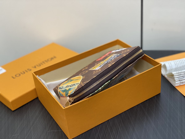 l0*is V*t0n cosmetic pouch pm-19*12*6cm