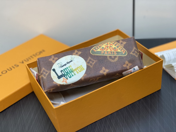 l0*is V*t0n cosmetic pouch pm-19*12*6cm