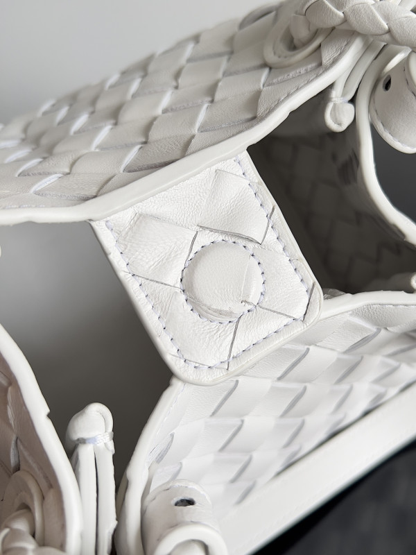 bo*te*ga Ve*ne*ta andiamo parachute small shoulder bag