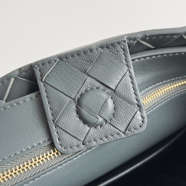 bo*te*ga Ve*ne*ta small andiamo chain-25*22*10.5cm