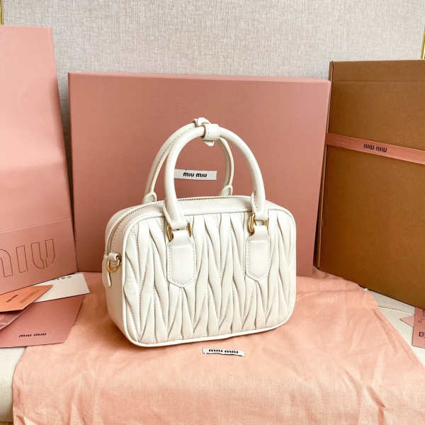 M*um*u arcadie matelassé nappa leather bag-19*13*6cm