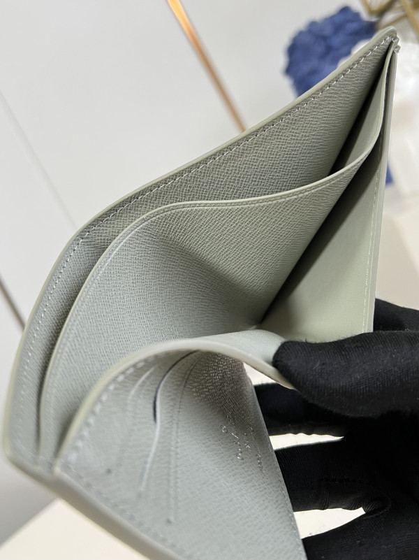 l0*is V*t0n multiple wallet-11.5*9*1.5cm