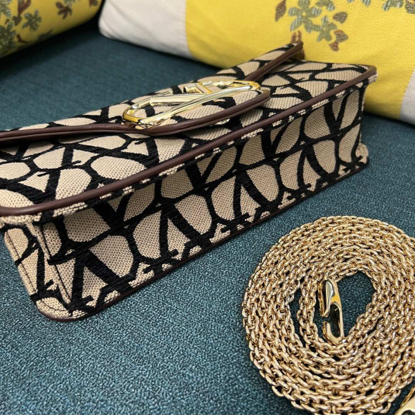 VALENTINO LOCÒ SHOULDER BAG