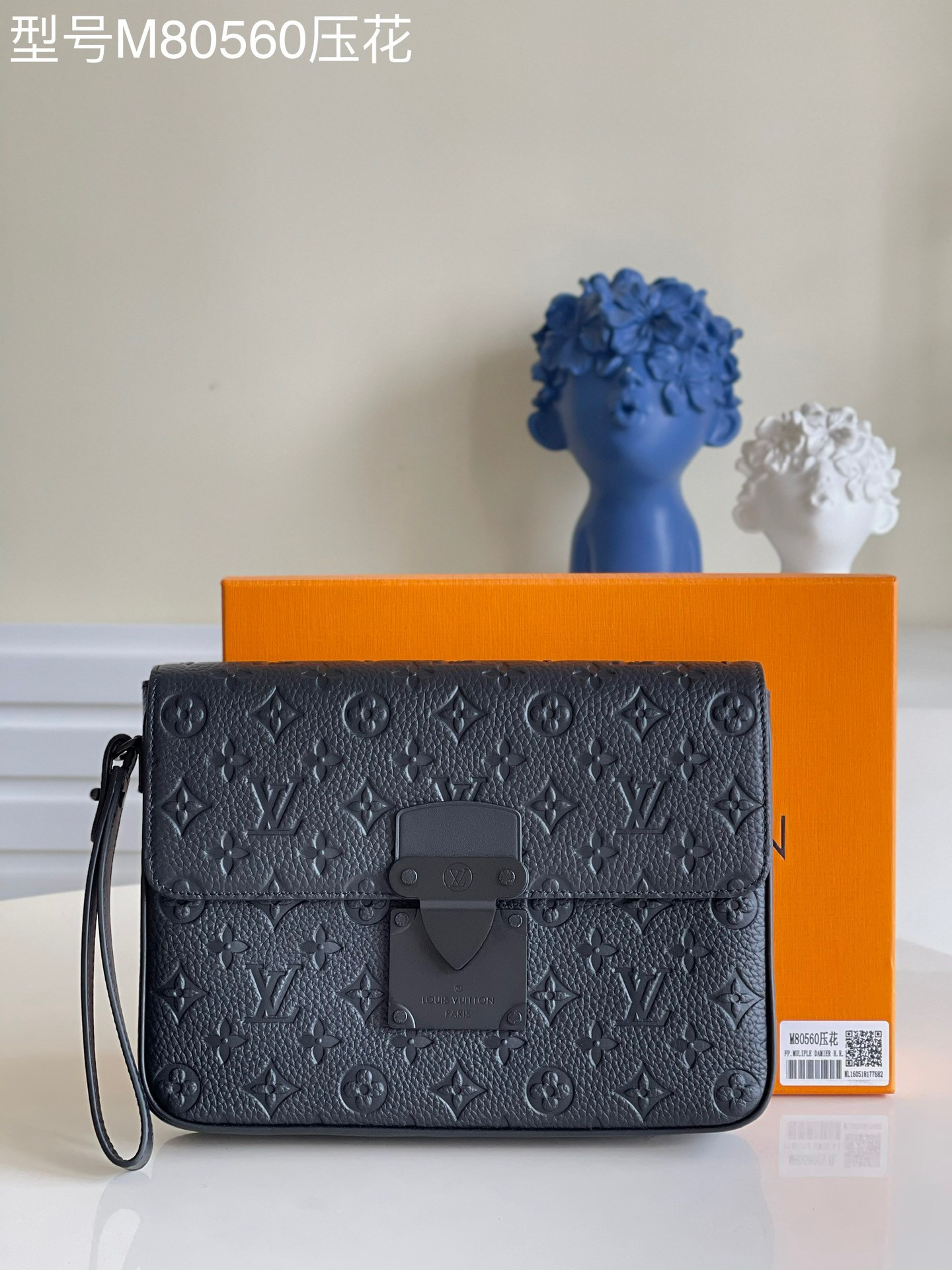 l0*is V*t0n s lock a4 pouch